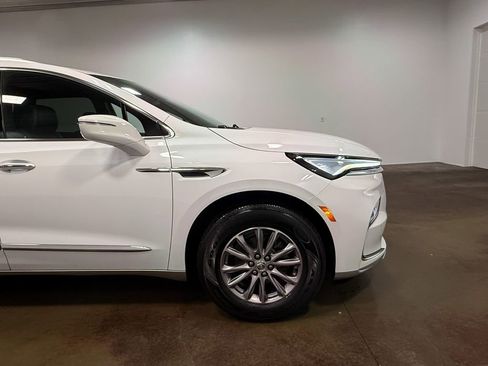 Used 2023 Buick Enclave Essence AWD/4WD image 31