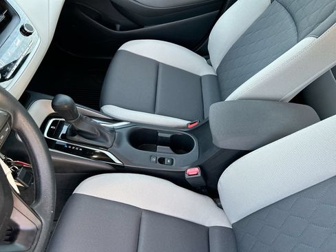 Used 2025 Toyota Corolla LE FWD image 27