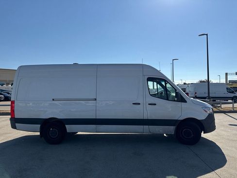 Used 2023 Mercedes-Benz Sprinter 2500 image 16