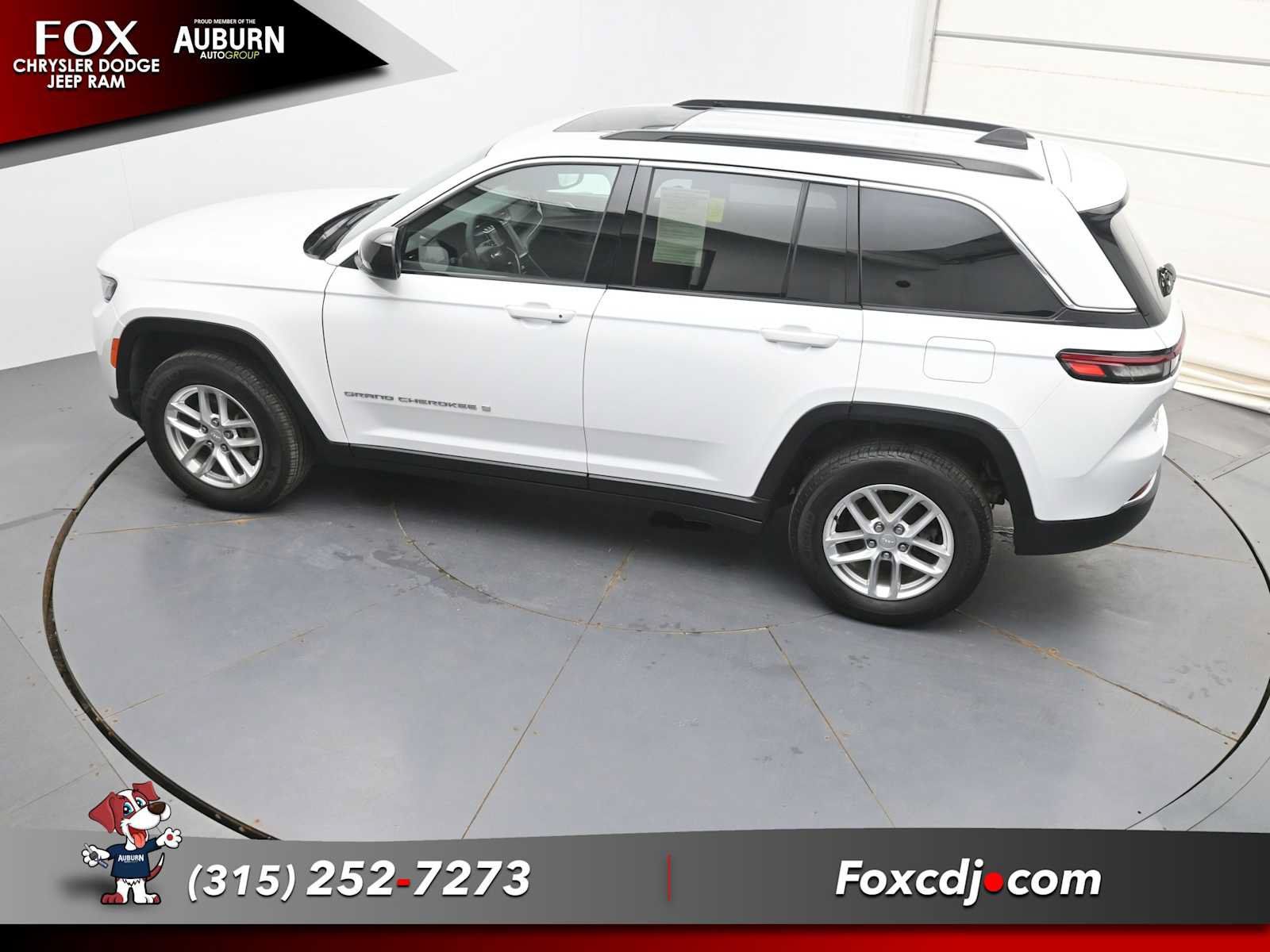 Used 2025 Jeep Grand Cherokee Laredo X w/ Luxury Tech Group I AWD/4WD image 31