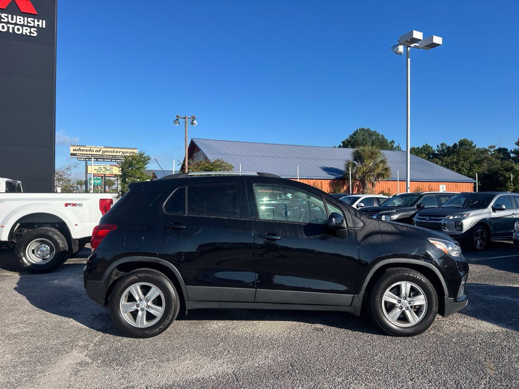 Used 2021 Chevrolet Trax LT FWD image 10