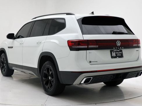 Used 2024 Volkswagen Atlas Peak Edition SE image 7