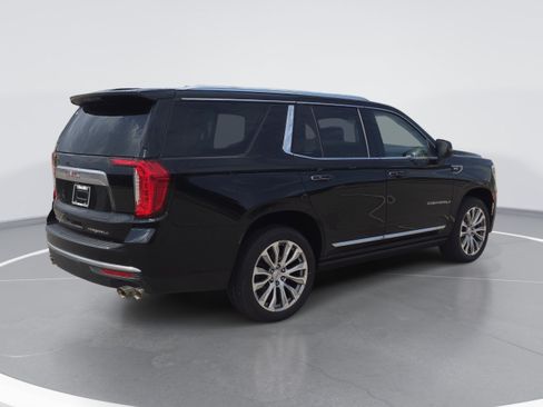 Used 2022 GMC Yukon Denali w/ Denali Premium Package AWD/4WD image 3