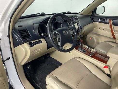 Used 2013 Toyota Highlander Limited AWD/4WD image 3