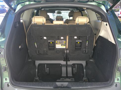 Used 2021 Toyota Sienna XLE image 36