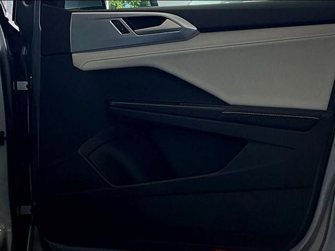 New 2025 Volkswagen Taos SE image 27