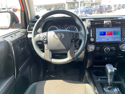Used 2018 Toyota 4Runner TRD Off-Road AWD/4WD image 23
