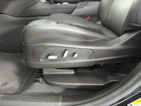 Used 2025 Cadillac XT6 Premium Luxury AWD/4WD image 12