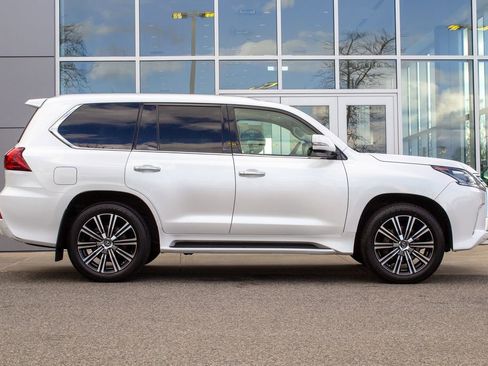Used 2021 Lexus LX 570 4WD w/ Luxury Package image 4