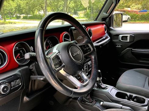 Used 2021 Jeep Wrangler Unlimited Rubicon AWD/4WD image 14