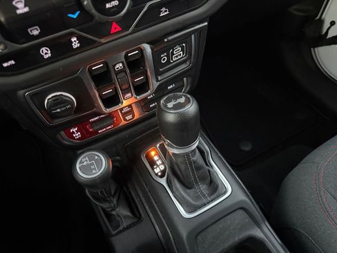 Used 2025 Jeep Wrangler Rubicon image 40