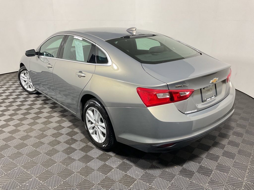 Used 2017 Chevrolet Malibu LT FWD image 11