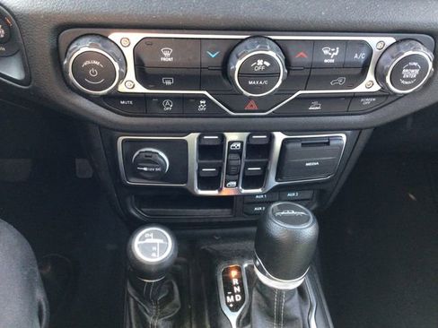 Used 2024 Jeep Gladiator Sport AWD/4WD image 30