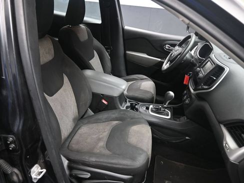 Used 2014 Jeep Cherokee Sport FWD image 26