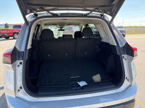 Used 2025 Nissan Rogue SV image 9