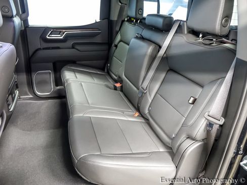 Used 2023 Chevrolet Silverado 1500 LT Trail Boss w/ LT Trail Boss Premium Package AWD/4WD image 12