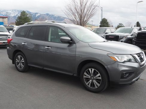 Used 2020 Nissan Pathfinder SL w/ Cargo Package image 2