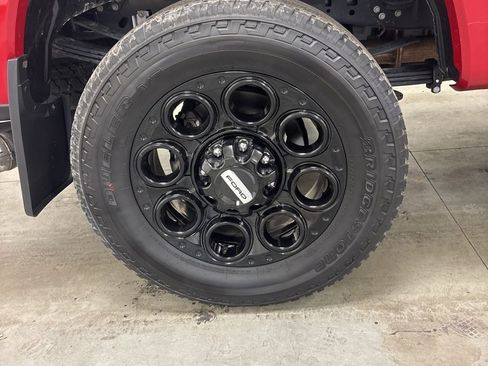 Used 2024 Ford F350 Lariat w/ Black Appearance Package image 25