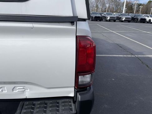 Used 2022 Toyota Tacoma SR image 18