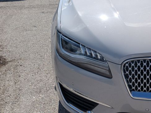 Used 2019 Lincoln MKZ Reserve FWD image 10
