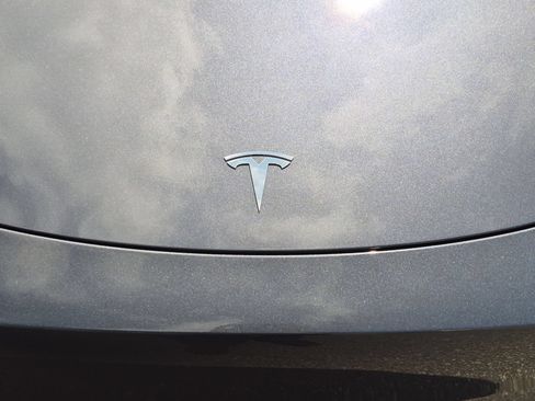 Used 2023 Tesla Model Y Long Range AWD/4WD image 9