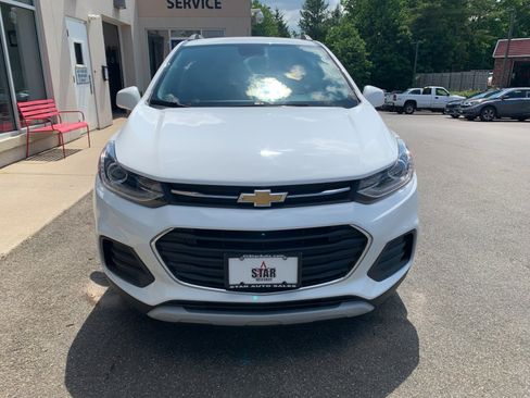 Used 2019 Chevrolet Trax LT w/ LT Convenience Package AWD/4WD image 2