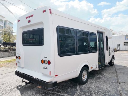 Used 2010 Ford E-450 and Econoline 450 Super Duty image 3