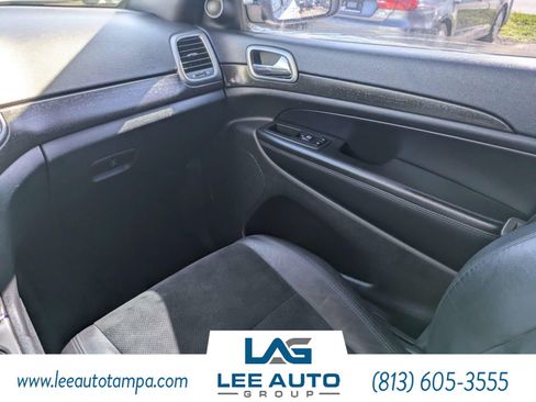 Used 2018 Jeep Grand Cherokee Altitude RWD image 16