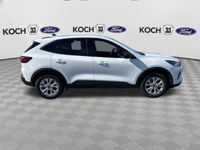 Used 2025 Ford Escape Active AWD/4WD image 9