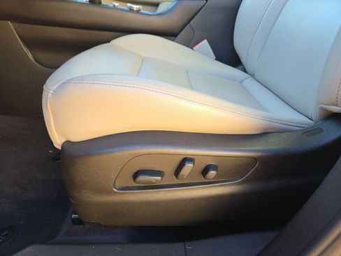 Certified 2023 Cadillac XT4 Luxury w/ Cold Weather Package image 17