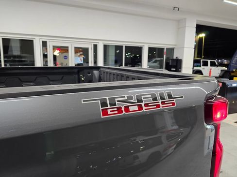 Used 2021 Chevrolet Silverado 1500 LT Trail Boss w/ Convenience Package II AWD/4WD image 13