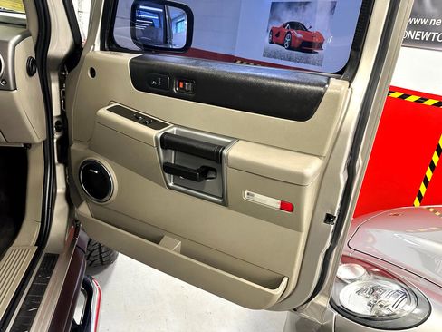 Used 2004 HUMMER H2 w/ Preferred Equipment Group image 37