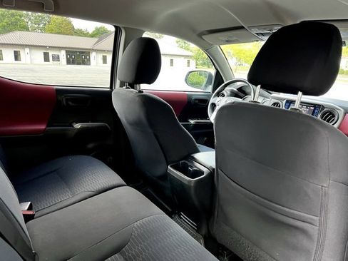 Used 2018 Toyota Tacoma SR5 image 17