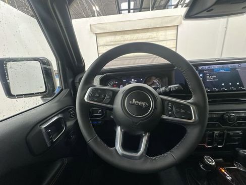 Used 2025 Jeep Wrangler Unlimited Sahara w/ Safety Group image 12