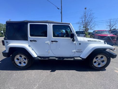 Used 2015 Jeep Wrangler Unlimited Sahara w/ Connectivity Group AWD/4WD image 2