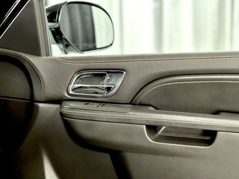 Used 2014 Cadillac Escalade ESV Platinum image 34