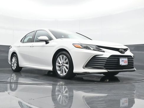 Used 2022 Toyota Camry LE image 24
