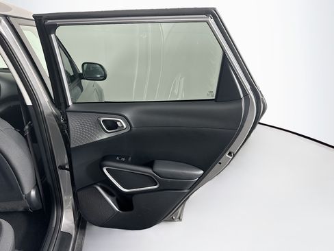 Used 2025 Kia Soul LX w/ LX Technology Package FWD image 28