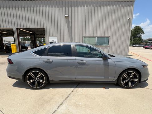 Used 2023 Honda Accord Sport image 9