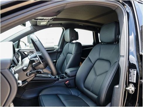 New 2025 Porsche Macan image 5