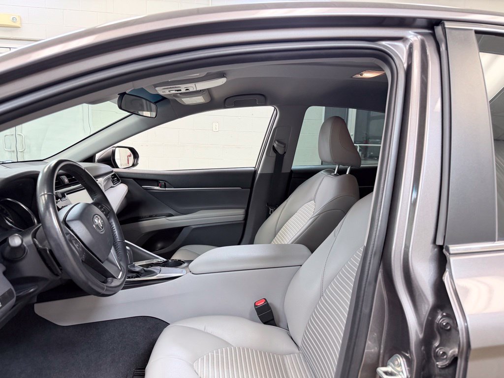 Used 2020 Toyota Camry SE FWD image 14