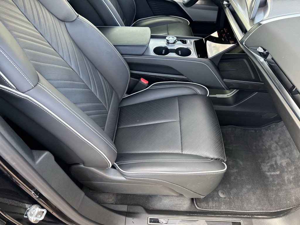 Used 2026 Cadillac Vistiq Platinum w/ LPO, Floor Liner Package AWD/4WD image 31