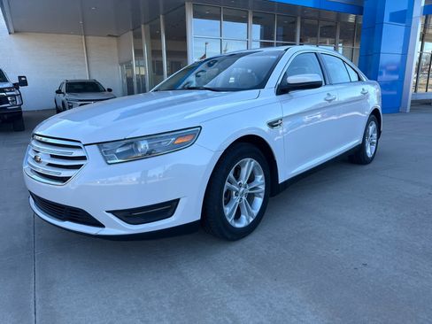 Used 2014 Ford Taurus SEL image 2