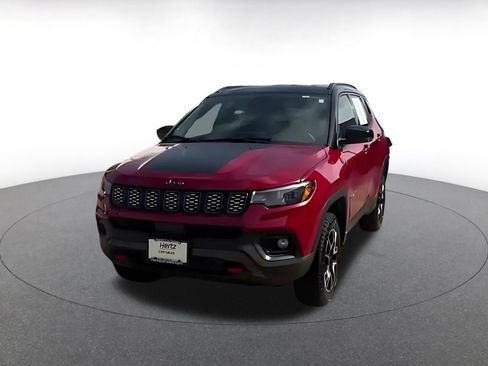 Used 2025 Jeep Compass Trailhawk AWD/4WD image 12