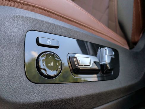 Used 2026 BMW X5 M60i AWD/4WD image 30