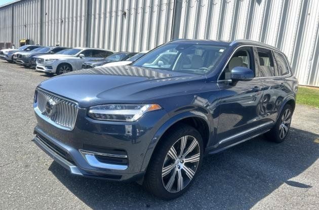 Used 2025 Volvo XC90 T8 Ultra w/ Protection Package Premier AWD/4WD image 3