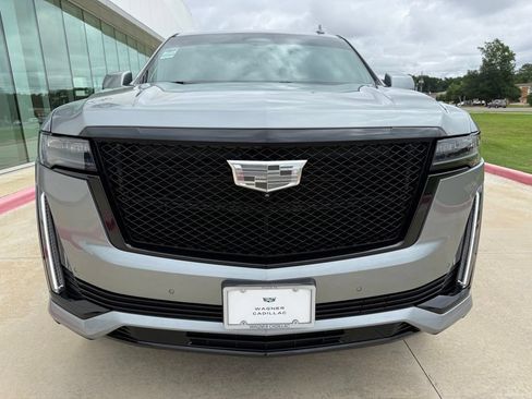 Used 2024 Cadillac Escalade ESV Sport Platinum w/ LPO, ONYX Package AWD/4WD image 8