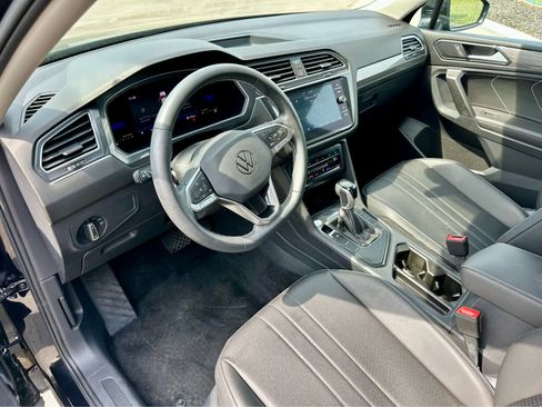 Used 2023 Volkswagen Tiguan SE image 11