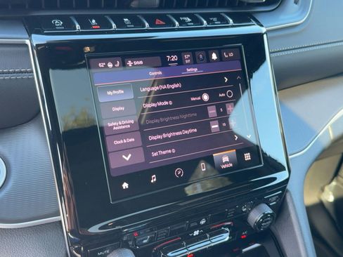 New 2025 Jeep Grand Cherokee L Laredo w/ Luxury Tech Group I image 24