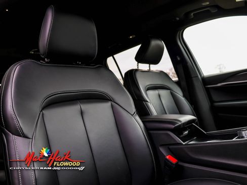 Used 2025 Jeep Grand Cherokee L Limited w/ Black Appearance Package image 12